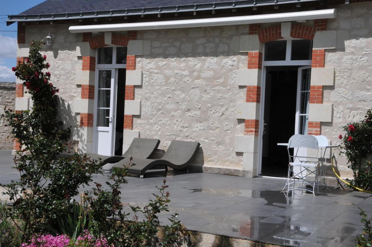 Petite Maison Des Roses - Gite 2 Personnes Brain-sur-Allonnes Екстер'єр фото