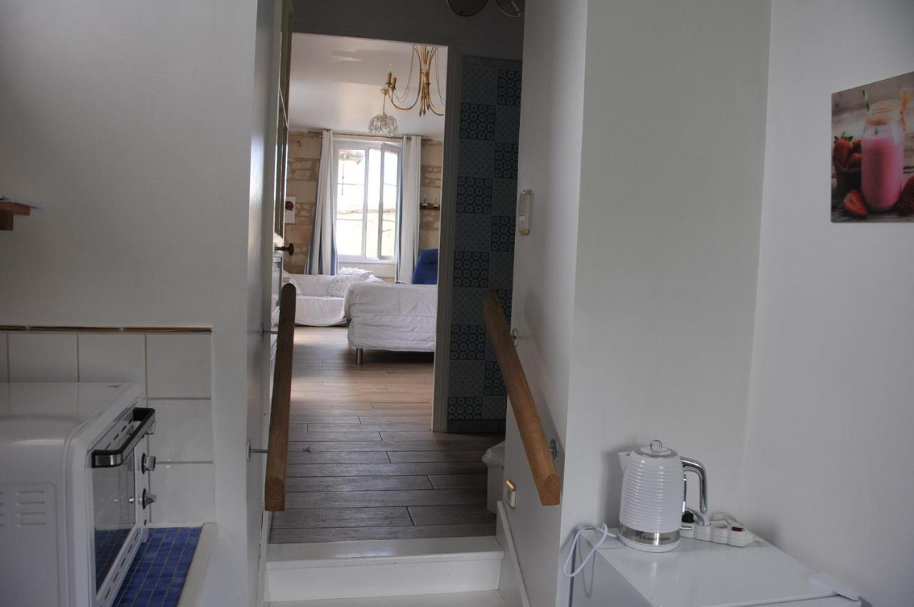 Petite Maison Des Roses - Gite 2 Personnes Brain-sur-Allonnes Екстер'єр фото