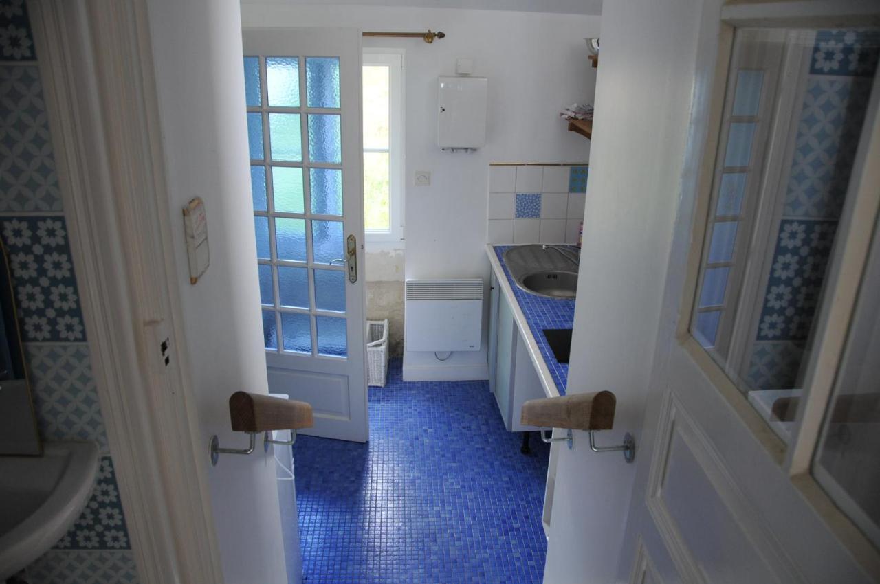 Petite Maison Des Roses - Gite 2 Personnes Brain-sur-Allonnes Екстер'єр фото